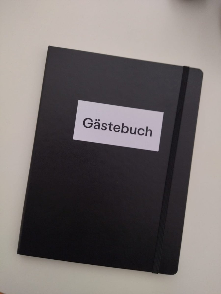 histmus's tweet photo. Eure Rückmeldung ist uns wichtig! Auf Wunsch der Stadtlaborant*innen liegt in der #stadtlaborffm #Ausstellung #AufSpurensucheImHeute ab jetzt ein Gästebuch aus. Wir sind gespannt auf euer #Feedback. #histmus #OpenHMF #Frankfurt #Museum #Erinnerung #Geschichte #FrankfurtUndDerNS https://t.co/GfZ4UVCRXU