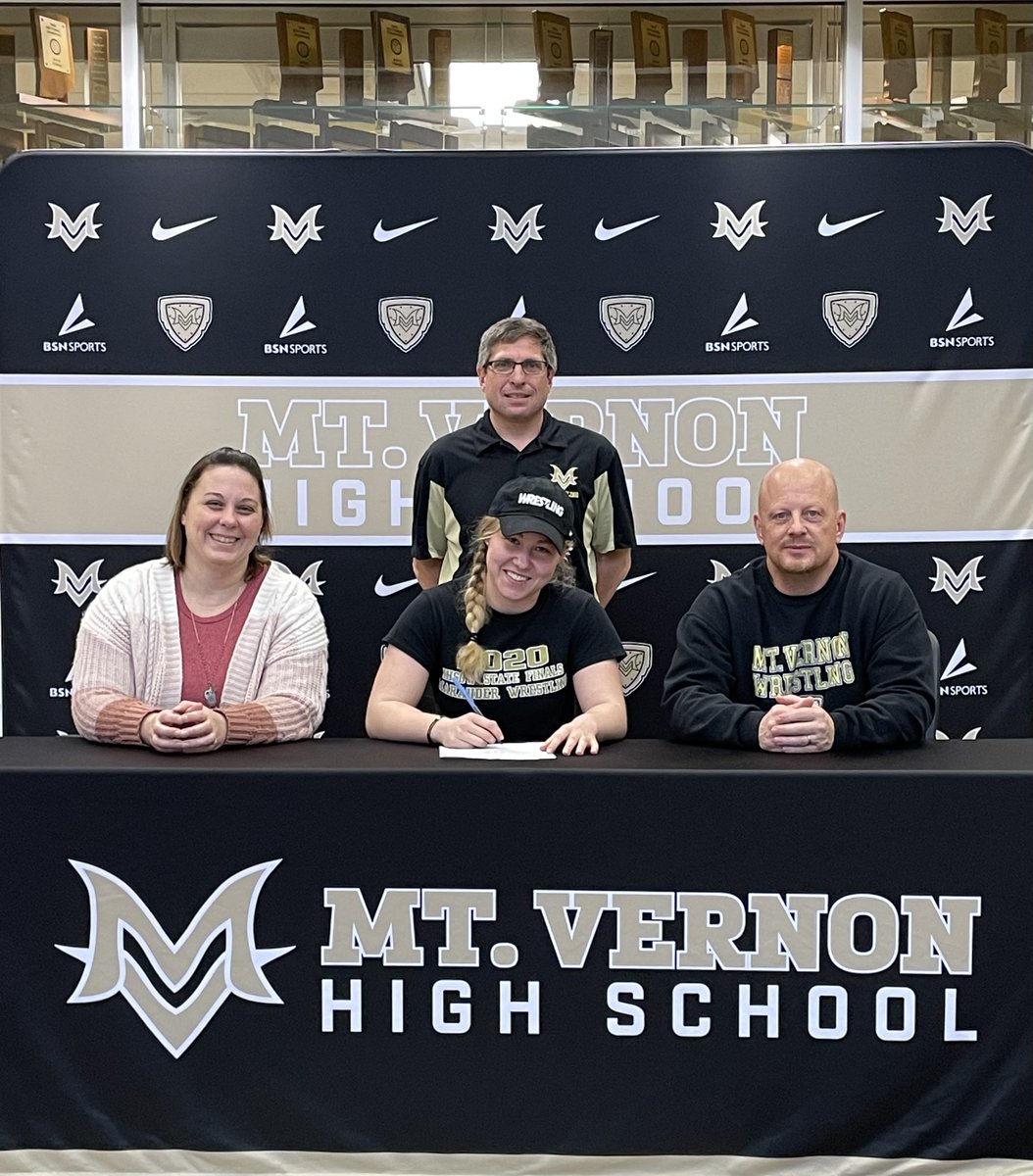 Congrats to Sierra Pienkowski on her commitment to Carthage College!  We look forward to seeing you continue your wrestling career at the next level!

#RiseAsOne