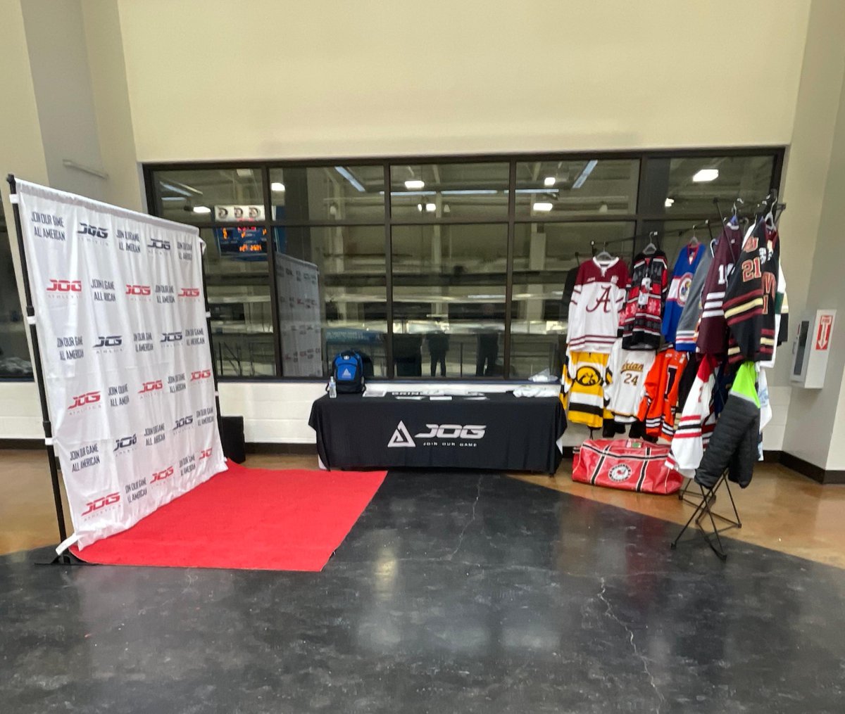 jogathletics's tweet image. Thank you to everyone who visited our JOG booth at the BIG Mountain West Regionals!

#bigmountainwest #collegehockey #flowteam #allamerican #joinourgame