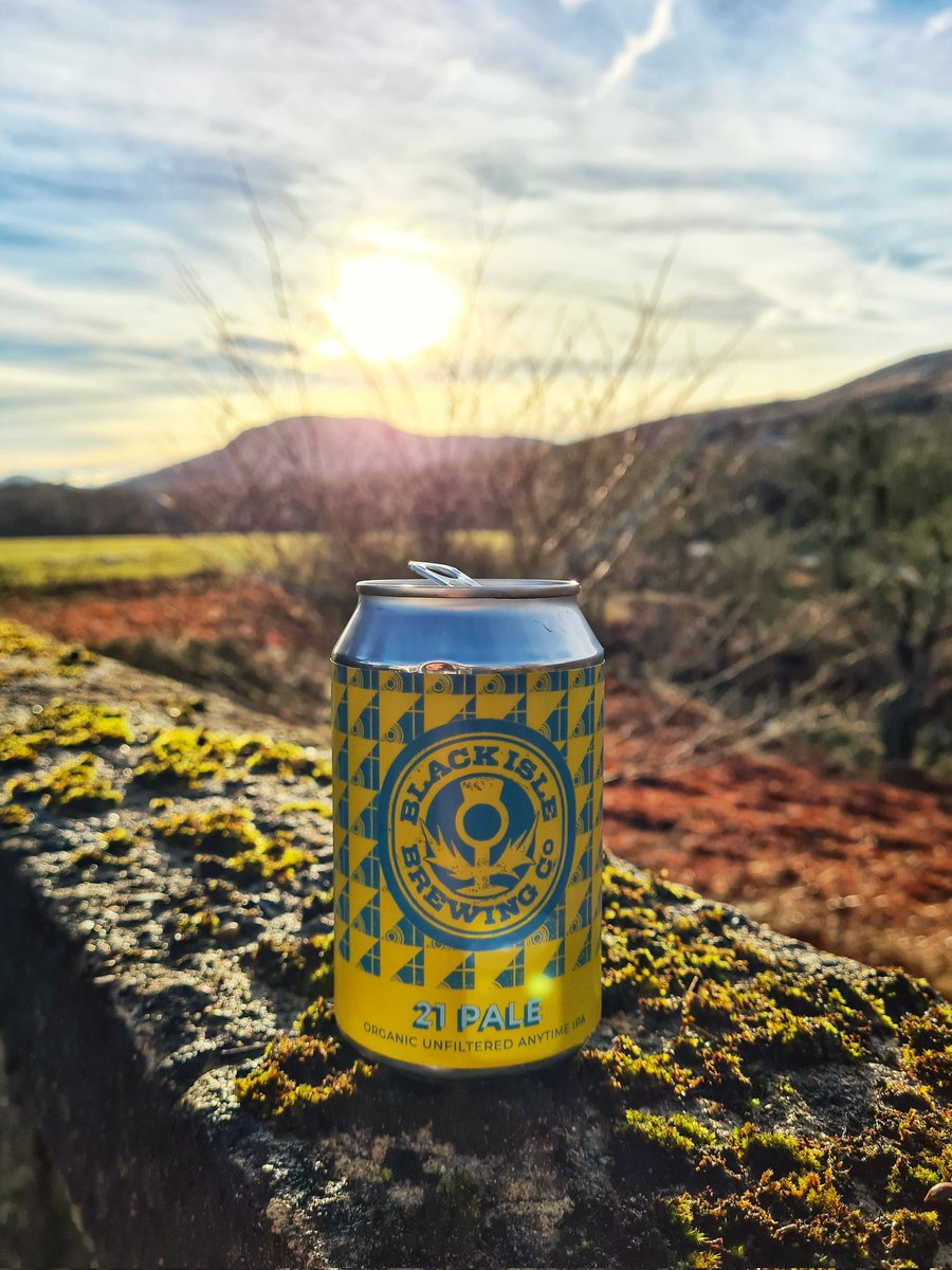 Funkymusak's tweet photo. In the Scottish Highlands for a few days, taking in the late afternoon sunshine with this IPA from @BlackIsleBeer, tastes superb 👍
#Scotland #Highlands #fortwilliam #beer #craftbeer #beerphoto #beerphotography #craftbeerphoto #beerofdistinction https://t.co/D1xHfxMSLJ