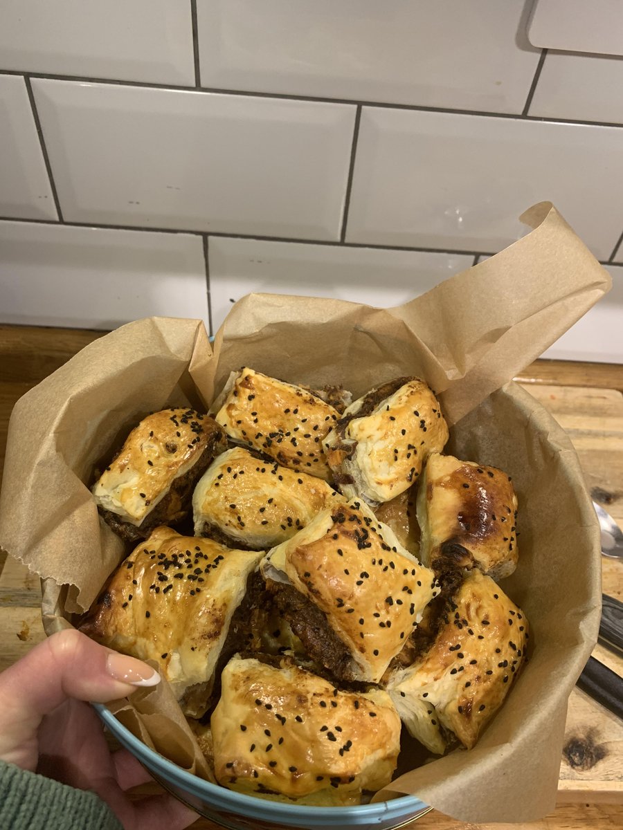 BoltBurdonKemp's tweet photo. This month's #BakingForElevenses was all about savoury bakes & it was delicious! We had harissa lamb sausage rolls, veggie sausage rolls, arancini, cheese & pesto tarts & a baked slice - yum! For more about #LifeatBBK visit our website: https://t.co/iIiaT23c9p #BBKBakingClub https://t.co/Efg8ETLko3
