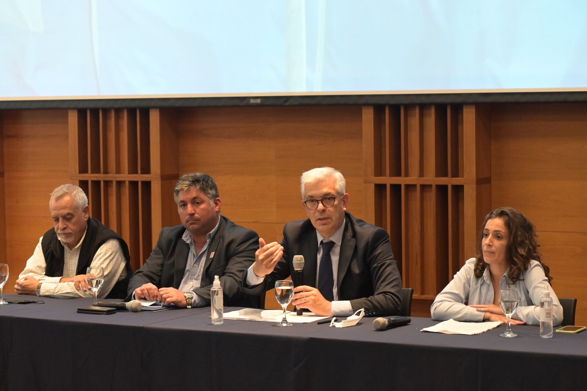 intaargentina's tweet photo. El presidente de nuestra institución @MDGarmendia, la vicepresidenta @NaciraBM y el director nacional, Carlos Parera, participaron junto al ministro @DominguezJul y otras autoridades del INTA de la reunión en la que se presentaron los lineamientos de la nueva gestión. https://t.co/EzpiiCQsOD