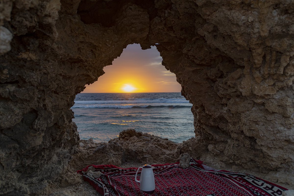 mohamd_alshrif's tweet photo. مساء الخير 🌺
،،
من الاماكن الجميلة في محافظة #الوجه تكوين صخري عجيب شبيه بنافذة طبيعية مطلة على البحر 
،،
#روح_السعودية https://t.co/mP3x92mXhI