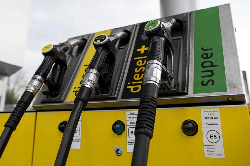 Carburanti, prezzo #diesel oggi supera #benzina.

stradeeautostrade.it/notizie/2022/c…

#Russia #Ucraina #petrolio #UkraineRussianWar  #stradeeautostrade