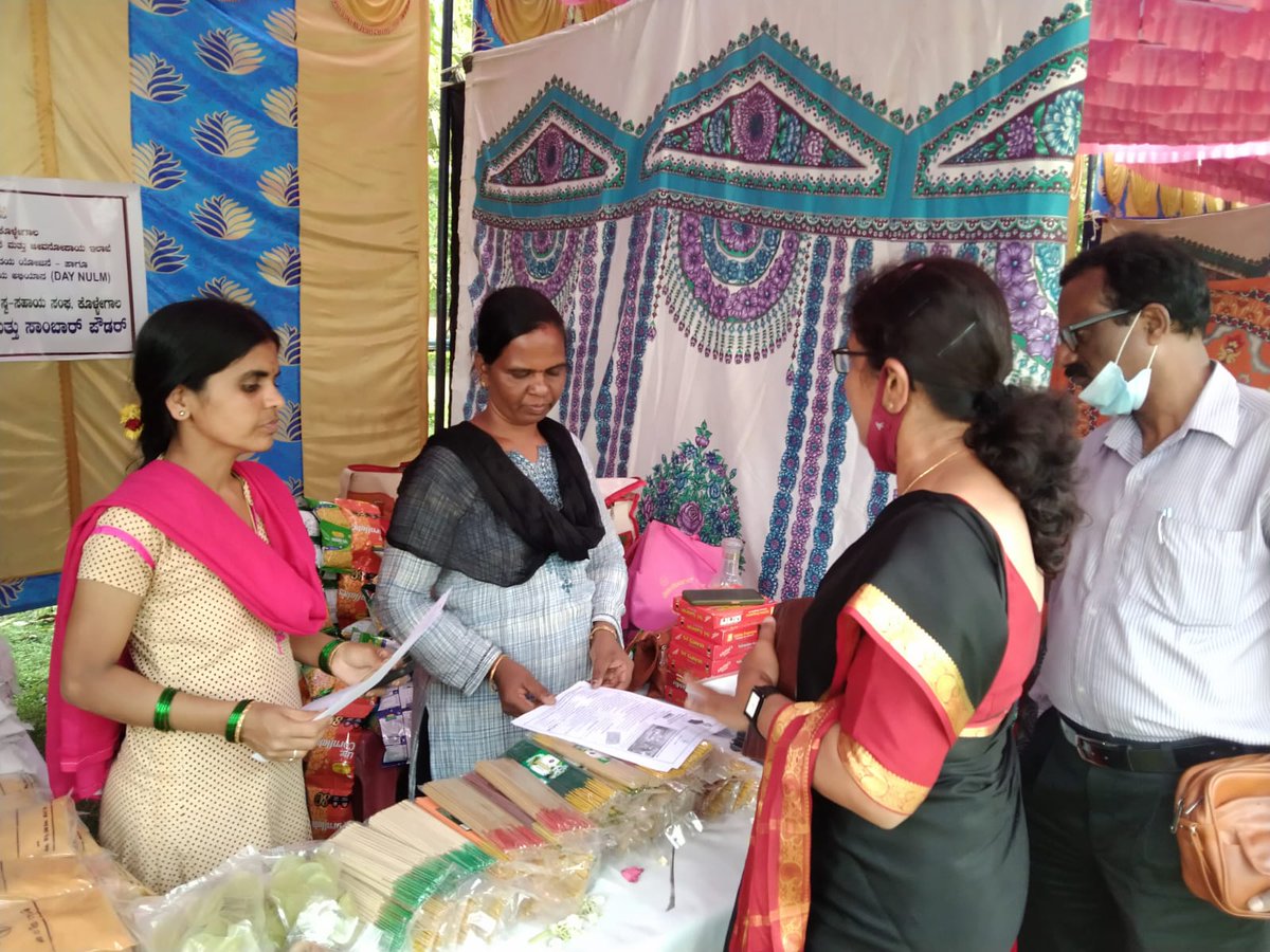 ksuwssb's tweet photo. ಚಾಮರಾಜನಗರ: ಇಂದು ಜಿಲ್ಲೆಯಲ್ಲಿ ಪಿಂಚಣಿ ಸಪ್ತಾಹ ಅಂಗವಾಗಿ PMSYM ಯೋಜನೆ ಕುರಿತು ಕಾರ್ಮಿಕರಲ್ಲಿ ಅರಿವು ಮೂಡಿಸಲಾಯಿತು.
"ಅಸಂಘಟಿತ ಕಾರ್ಮಿಕರಿಗೆ ಪಿಂಚಣಿ ಯೋಜನೆ"
ಹೆಚ್ಚಿನ ಮಾಹಿತಿಗಾಗಿ ಸಂಪರ್ಕಿಸಿ ಕಾರ್ಮಿಕ ಸಹಾಯವಾಣಿ 155214 ಅಥವಾ https://t.co/6PyvdZ2ddt
#PMSYM #Pensionweek #Unorganized https://t.co/JWtEBJ0uDA
