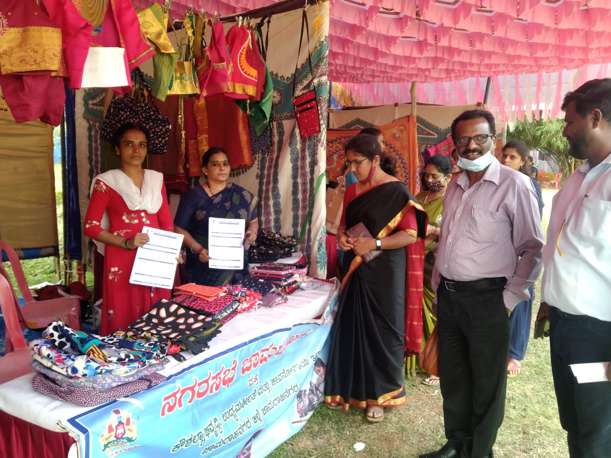 ksuwssb's tweet photo. ಚಾಮರಾಜನಗರ: ಇಂದು ಜಿಲ್ಲೆಯಲ್ಲಿ ಪಿಂಚಣಿ ಸಪ್ತಾಹ ಅಂಗವಾಗಿ PMSYM ಯೋಜನೆ ಕುರಿತು ಕಾರ್ಮಿಕರಲ್ಲಿ ಅರಿವು ಮೂಡಿಸಲಾಯಿತು.
"ಅಸಂಘಟಿತ ಕಾರ್ಮಿಕರಿಗೆ ಪಿಂಚಣಿ ಯೋಜನೆ"
ಹೆಚ್ಚಿನ ಮಾಹಿತಿಗಾಗಿ ಸಂಪರ್ಕಿಸಿ ಕಾರ್ಮಿಕ ಸಹಾಯವಾಣಿ 155214 ಅಥವಾ https://t.co/6PyvdZ2ddt
#PMSYM #Pensionweek #Unorganized https://t.co/JWtEBJ0uDA