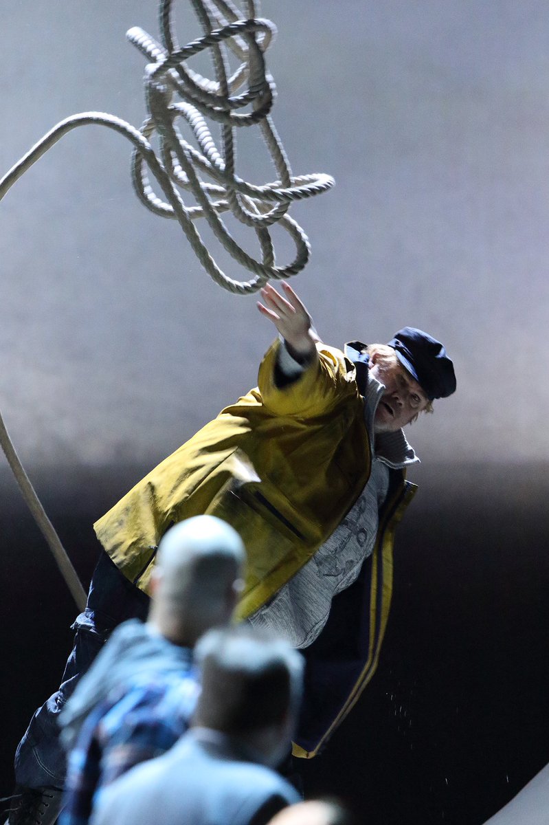 bay_staatsoper's tweet photo. 🎥 NOW ONLINE: PETER GRIMES is now available as Video-on-Demand at https://t.co/vdBaVTLDdw for the next 30 days. #BSOgrimes #BSOstaatsopertv https://t.co/i97r0Gjg9F