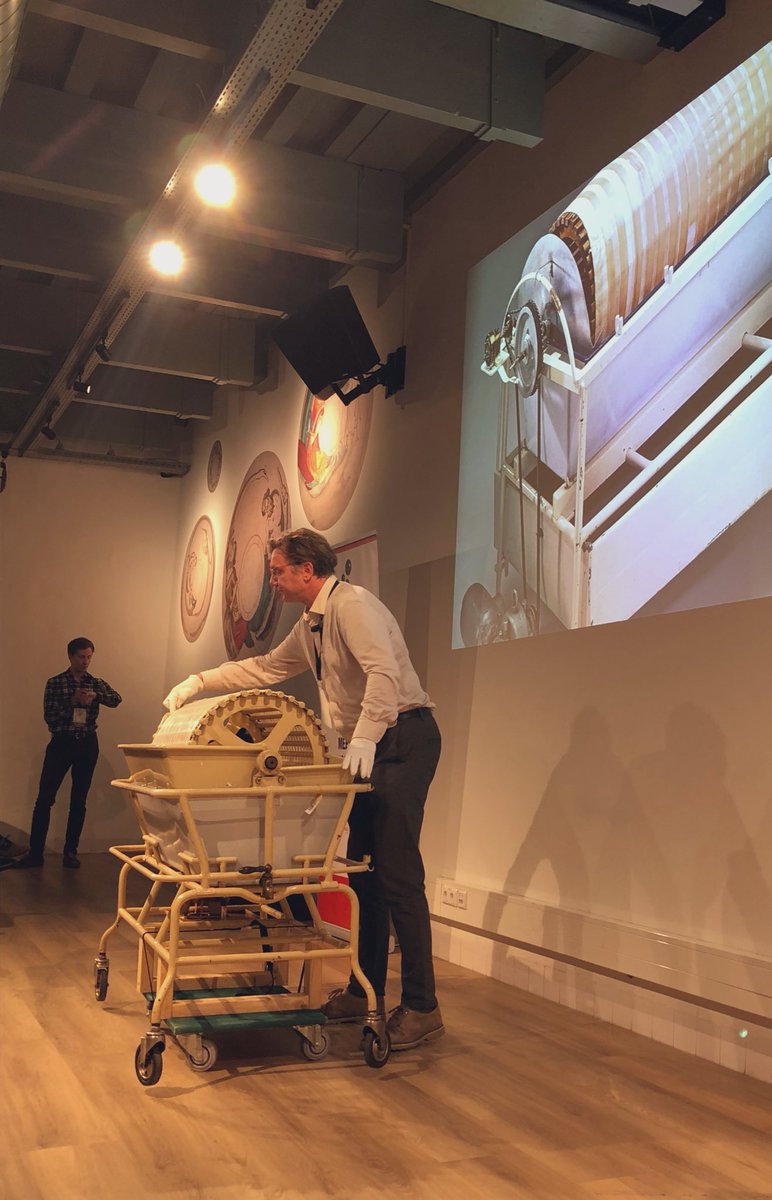 Live demonstration of the first artificial kidney invented in 1943 

#sciencemeetsbusiness #SMB #lsoc2022 #leidencityofscience #rijskmuseumboerhaave