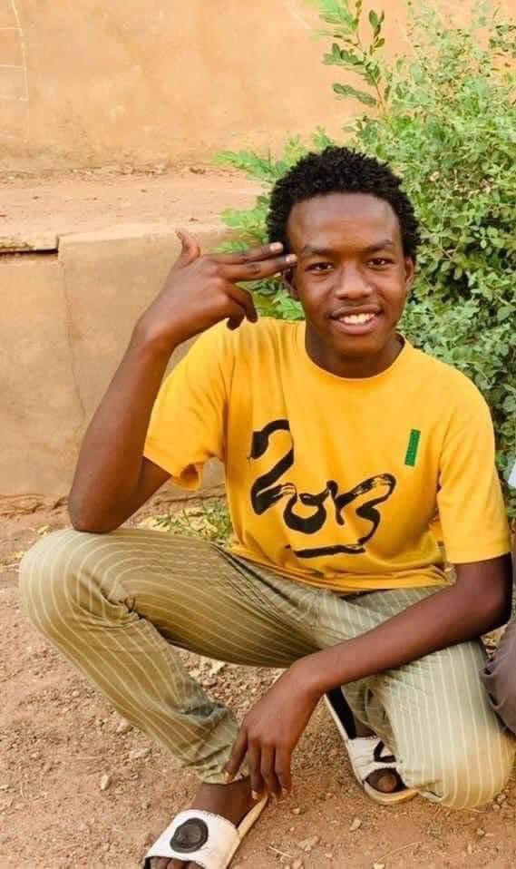 الشهيد محمد مجدي مكي، مكان الاستشهاد أمدرمان شارع الشهيد عبدالعظيم (الأربعين) أصيب بطلق ناري في الصدر .

انا لله وانا اليه راجعون .. لا حول ولا قوة الا بالله