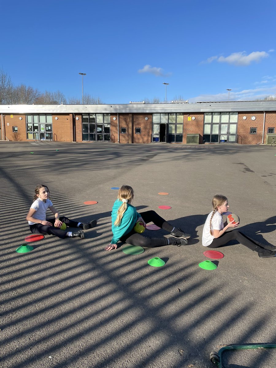 Willowbrook_PE's tweet photo. It’s so nice to have after school clubs again ☺️🙌🏼
Girls fitness club is a huge hit now we have @calooUK equipment 👍 #girlsfitness #primaryPE #afterschoolclubs #thisgirlcan #devongirlscan https://t.co/VJdfL33Too