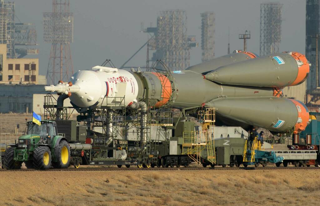 SpaceXMR's tweet photo. Ukranian Farmers at it again. Poor Dimon by basti30 via https://t.co/WM9MIpwkbD https://t.co/GnBNOldnj4