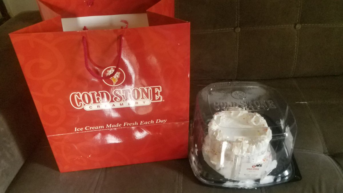 FeyiFolasade's tweet photo. Thank You @coldstoneng for the yummy ice cream cake gift.....I appreciate it so so much ... Thanks a Million #InternationalWomensDay2022 https://t.co/LwIu7qkLEm