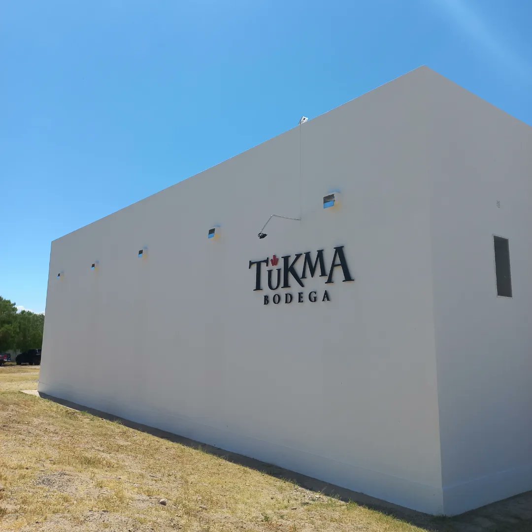 Anduvimos cosechando y probando vinos en <a href="/BodegaTukma/">Bodega Tukma</a> y te lo contamos esta noche desde las 22hs x levelrock.com.ar, #AppLevelRock y #FacebookLive 🍷