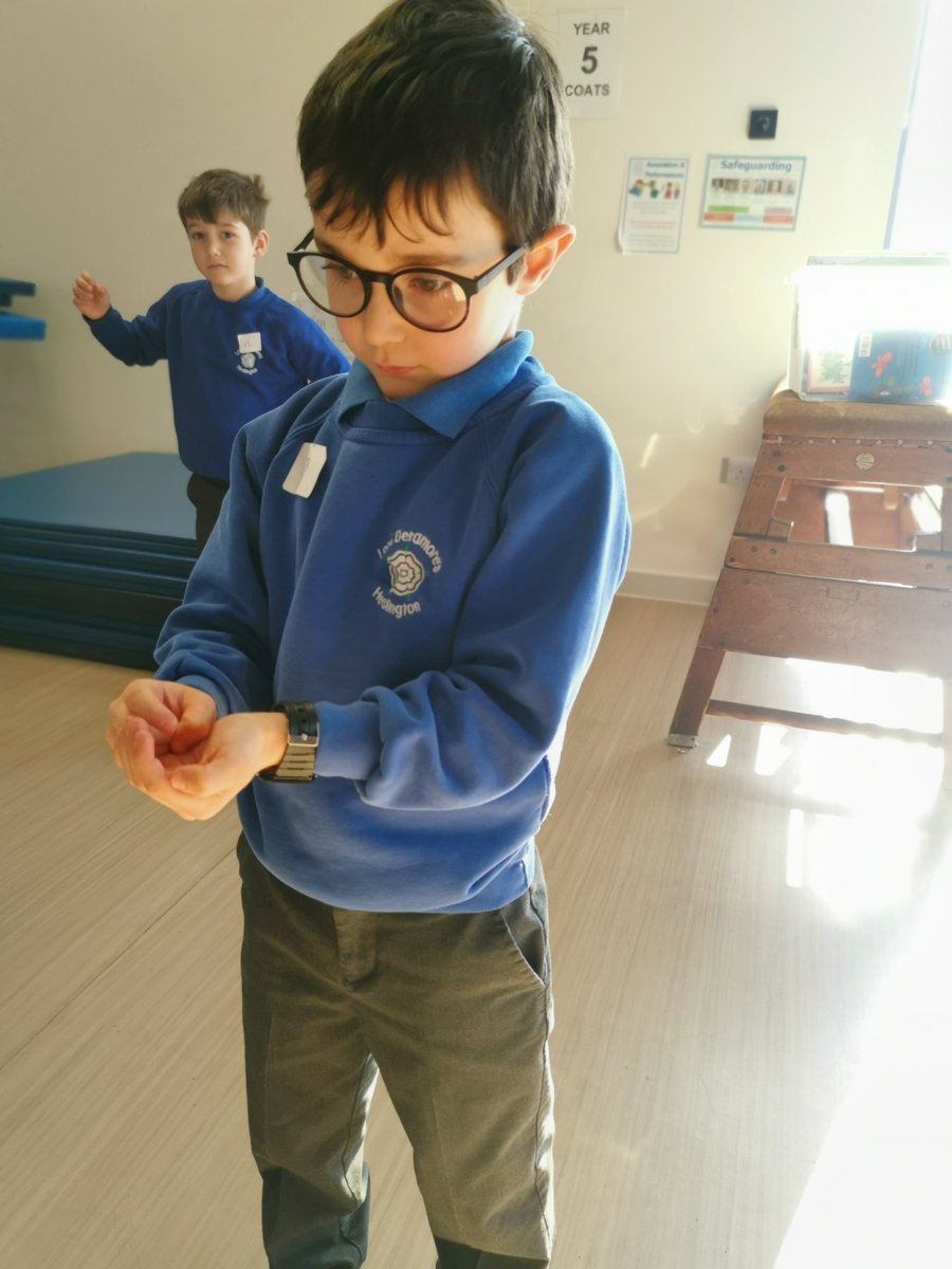 lordderamores's tweet photo. Year 2 had a great morning with Mrs Pepys. We explored life London in the 1660s, the plague of 1665 and Covid as well as The Great Fire of London! Thank you @Mudpiearts for a brilliant experience. #LordDHist https://t.co/28Ov9msl2h