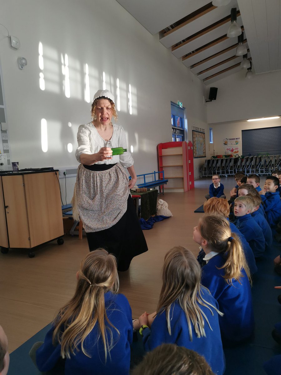 lordderamores's tweet photo. Year 2 had a great morning with Mrs Pepys. We explored life London in the 1660s, the plague of 1665 and Covid as well as The Great Fire of London! Thank you @Mudpiearts for a brilliant experience. #LordDHist https://t.co/28Ov9msl2h