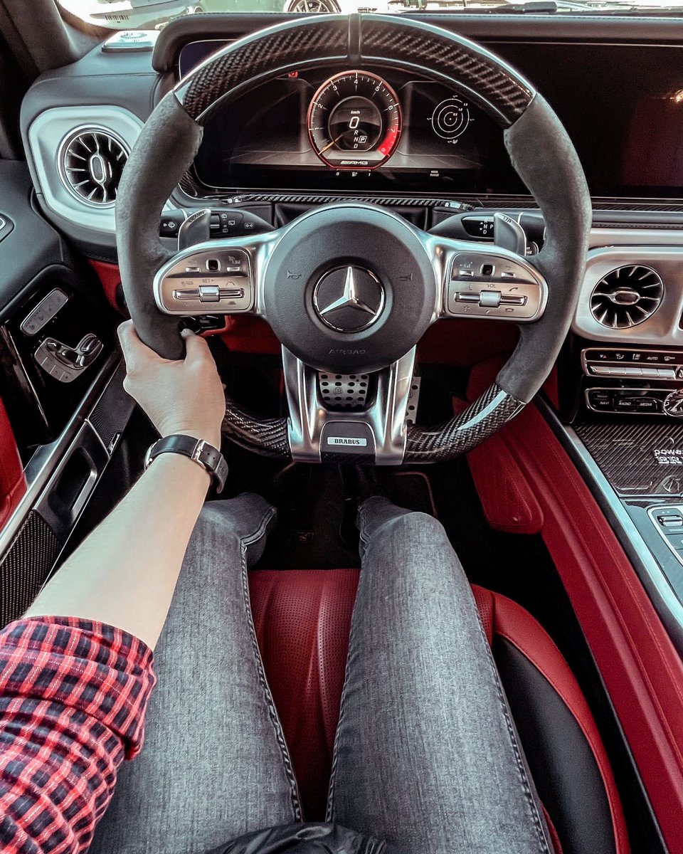 herminsche308's tweet photo. BRABUS in one hand confidence in the other. #photooftheday #cars #power #brabus https://t.co/9JIP5OBOy8