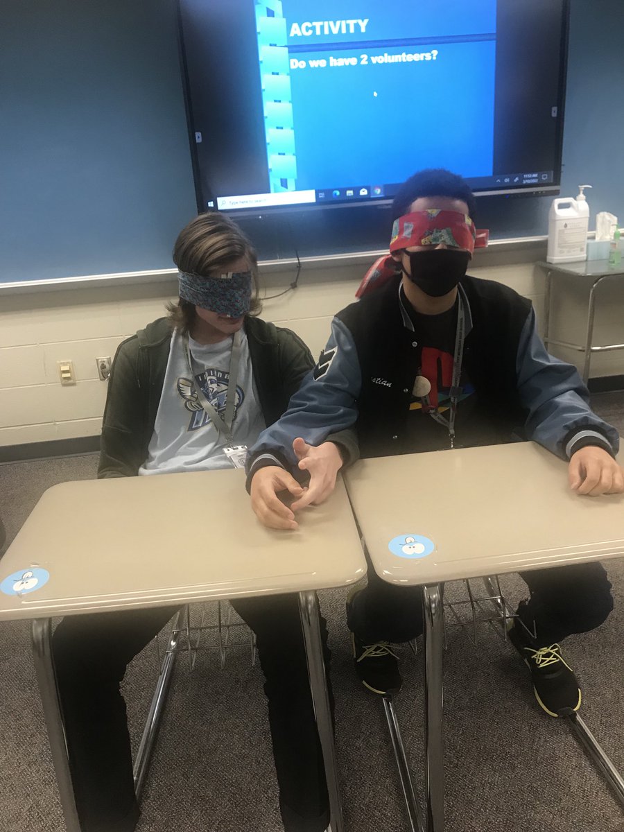 We had fun in Psychology class today! Students were a “split brain” with a severed corpus callosum. Ngun and Hannah won 🏆