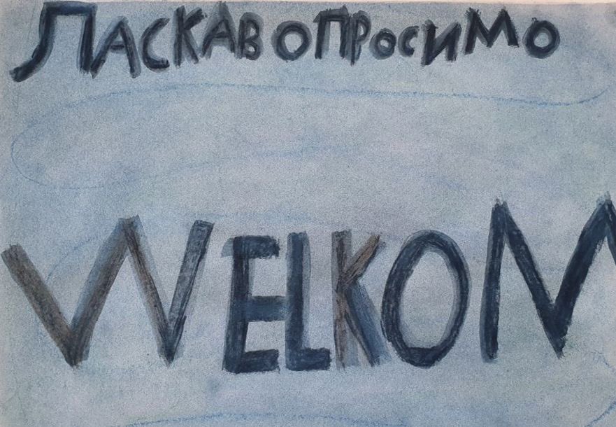 Docent Yvonne van Ravensteijn: 
‘De vluchtelingen in Oss worden welkom geheten door leerlingen van praktijkschool De Singel. Binnenkort posters op de ramen van het voormalige belastingkantoor.’ <a href="/ThuisInOss/">Thuis in Oss</a> 💛💙 

Dank voor jouw warme en creatieve initiatief, Yvonne.