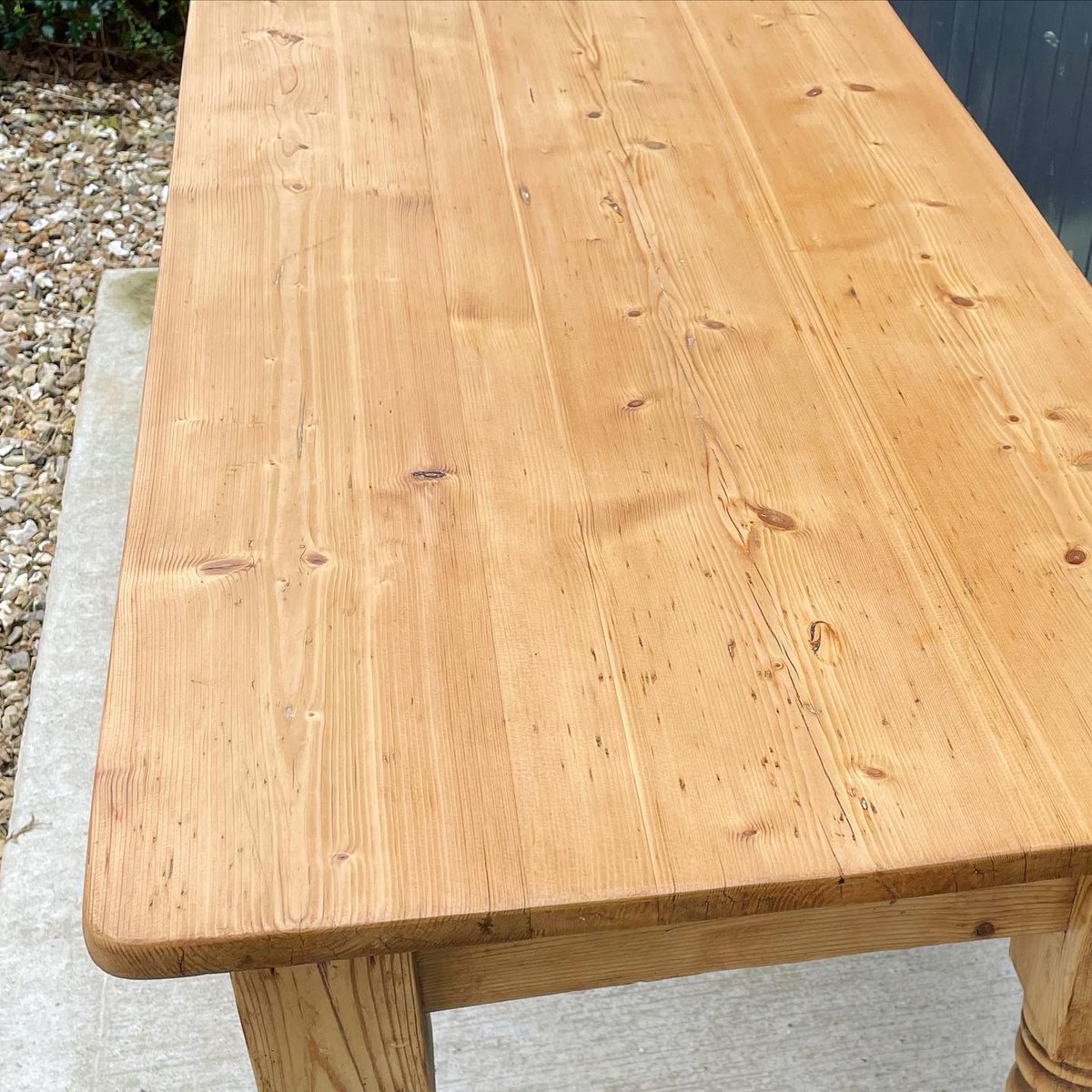 reworkeddorset's tweet photo. Lovely antique pine hall table, well it is now π super horrid condition when found but after some hard graft it now looks fabulous ππ» #rwf #antique #pine #reworkedfurniture #halltable #table #getyoursandon @mirkauk @makitauk https://t.co/hL1Z2UVVtY