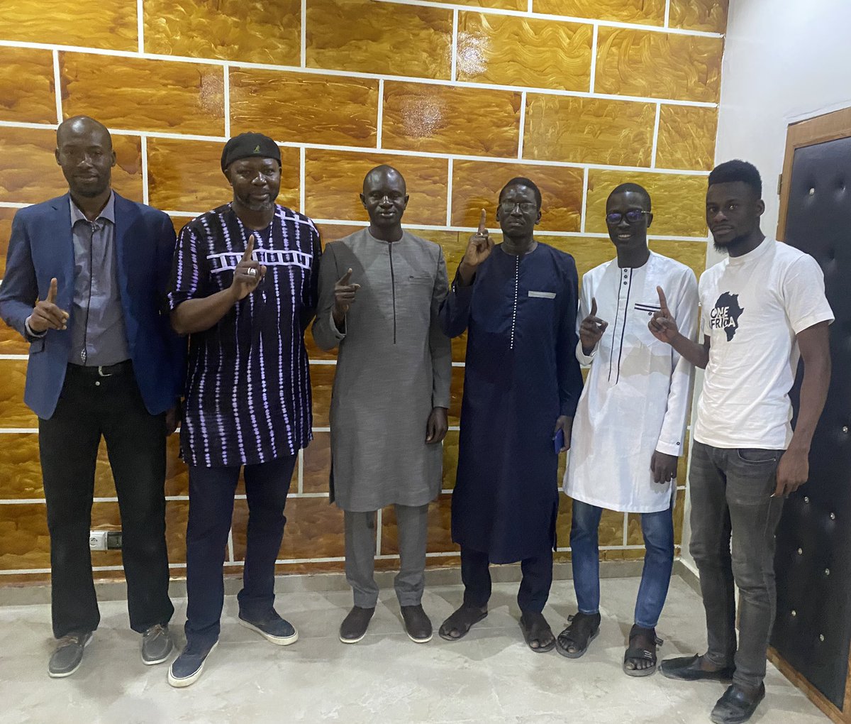 TeamOneAfrica's tweet photo. Le Team One Africa avec le Maire de la ville de Thiés Mr Babacar Diop☝🏿♥️🇸🇳 #OneAfrica #Panafricain #Socialnetwork https://t.co/d7a8RBwjZ5