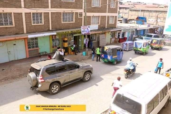 ItsMutai's tweet photo. Senator Mwaura was given a nomination by ODM, he abused Raila Odinga and joined Jubilee. Jubilee gave him a nomination. He later used the platform to abuse Uhuru Kenyatta. Nowadays he is seen roaming Ruiru talking to himself, viosks &amp; houses. Amezoea za bure. Let him work for it https://t.co/SjGS4GjalS