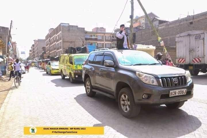 ItsMutai's tweet photo. Senator Mwaura was given a nomination by ODM, he abused Raila Odinga and joined Jubilee. Jubilee gave him a nomination. He later used the platform to abuse Uhuru Kenyatta. Nowadays he is seen roaming Ruiru talking to himself, viosks &amp; houses. Amezoea za bure. Let him work for it https://t.co/SjGS4GjalS