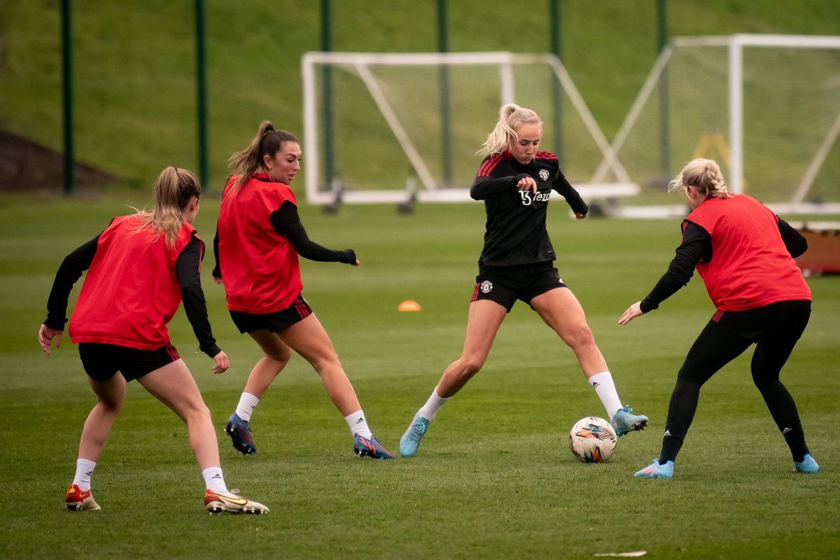 ManUtdWomen's tweet image. Getting ready for Reading! ✊

#MUWomen | #FAWSL