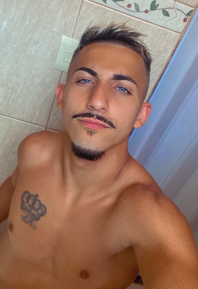 messinho171's tweet photo. Nós é puro que nem água, nós para tudo sem ter nada.. https://t.co/e4gLFRVNXv