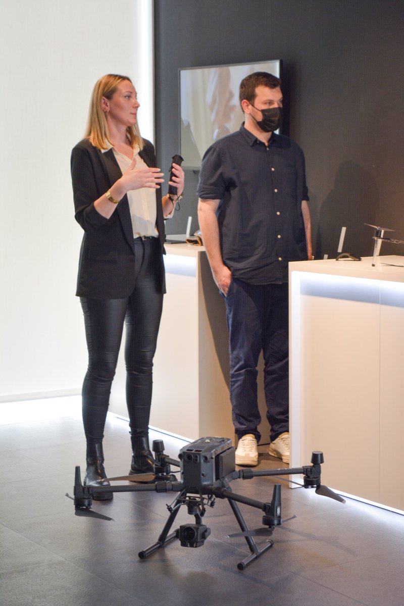Wayra's tweet photo. Esta mañana se ha celebrado la inauguración del Tech Lab de Wayra Barcelona, un espacio 5G en el cual se pueden ver las últimas tecnologías de startups como @ENGIDI_, @LudusGlobal, #Proppos, @Unmanned_Life, @Volavafitness, @Watchity_

Más info
https://t.co/K9gS90U0DD

#WeAreWayra https://t.co/o5oGe6IPdj