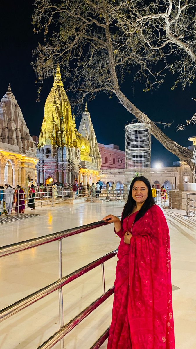 alka gyansthali (@pandey_alka) on Twitter photo рдЖрд░рдореНрдн рд╣реИ рдкреНрд░рдЪрдгреНрдб, рдмреЛрд▓реЗ рдорд╕реНрддрдХреЛрдВ рдХреЗ рдЭреБрдВрдб
рдЖрдЬ рдЬрдВрдЧ рдХреА рдШрдбрд╝реА рдХреА рддреБрдо рдЧреБрд╣рд╛рд░ рджреЛ
рдЖрди рдмрд╛рди рд╢рд╛рди рдпрд╛ рдХрд┐ рдЬрд╛рди рдХрд╛ рд╣реЛ рджрд╛рди
рдЖрдЬ рдЗрдХ рдзрдиреБрд╖ рдХреЗ рдмрд╛рдг рдкреЗ рдЙрддрд╛рд░ рджреЛ
рдЖрд░рдореНрдн рд╣реИ рдкреНрд░рдЪрдгреНрдб... рдЖрд░рдореНрдн рд╣реИ рдкреНрд░рдЪрдгреНрдб, рдмреЛрд▓реЗ рдорд╕реНрддрдХреЛрдВ рдХреЗ рдЭреБрдВрдб
рдЖрдЬ рдЬрдВрдЧ рдХреА рдШрдбрд╝реА рдХреА рддреБрдо рдЧреБрд╣рд╛рд░ рджреЛ
рдЖрди рдмрд╛рди рд╢рд╛рди рдпрд╛ рдХрд┐ рдЬрд╛рди рдХрд╛ рд╣реЛ рджрд╛рди
рдЖрдЬ рдЗрдХ рдзрдиреБрд╖ рдХреЗ рдмрд╛рдг рдкреЗ рдЙрддрд╛рд░ рджреЛ
рдЖрд░рдореНрдн рд╣реИ рдкреНрд░рдЪрдгреНрдб...