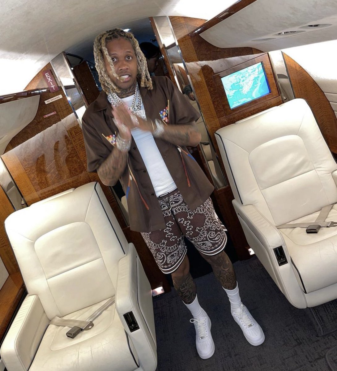 HotFreestyle's tweet photo. Lil Durk’s new album drops at midnight 👀🔥 https://t.co/M6hha6Gfos