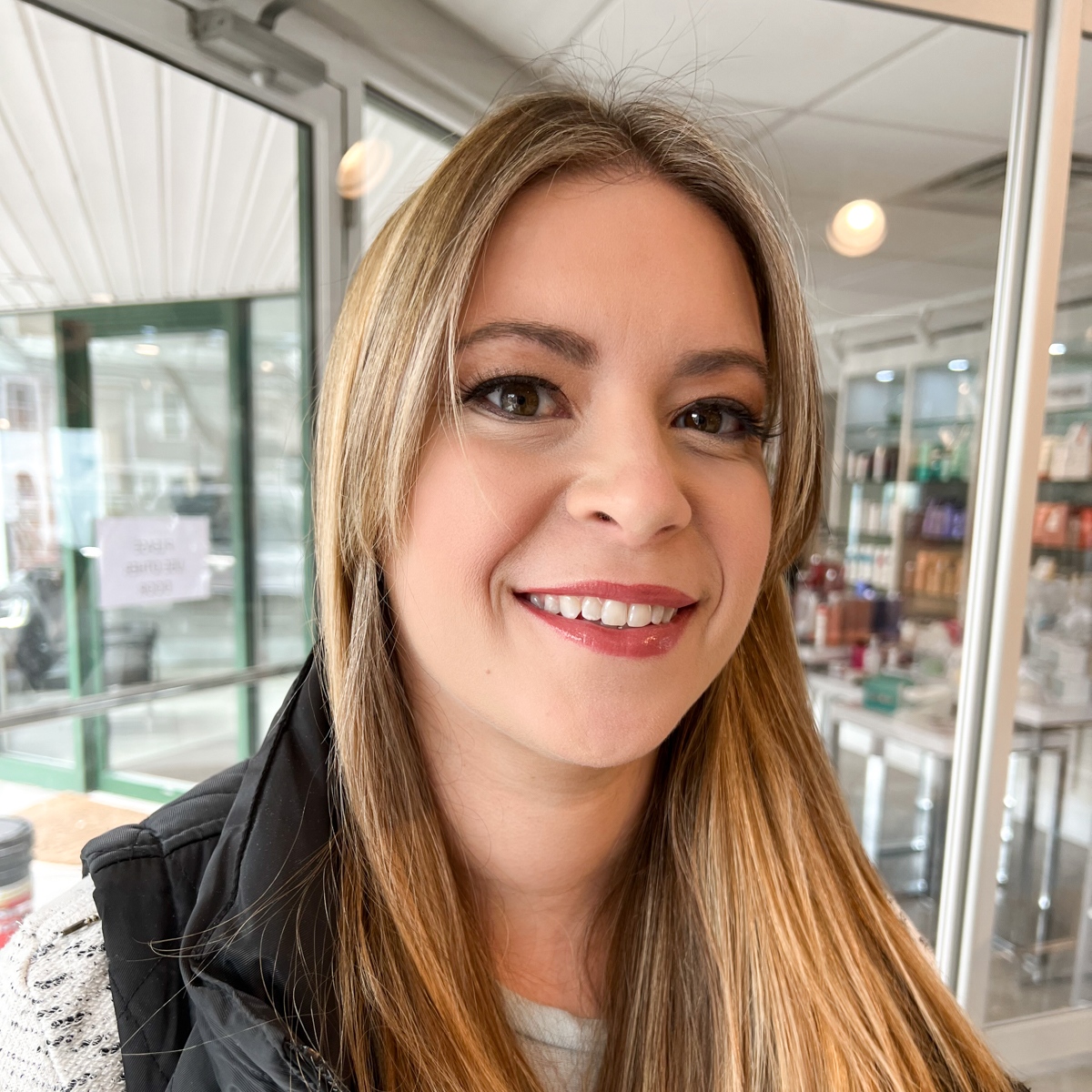 Interlocks's tweet photo. We love to see those smiles after helping you get glammed up! 💄😃

Our Spring Makeup Event is just one week away, and we have a few appointments left — we hope you will join us!

https://t.co/G60ZhbjU70 https://t.co/QsIGjegqou
