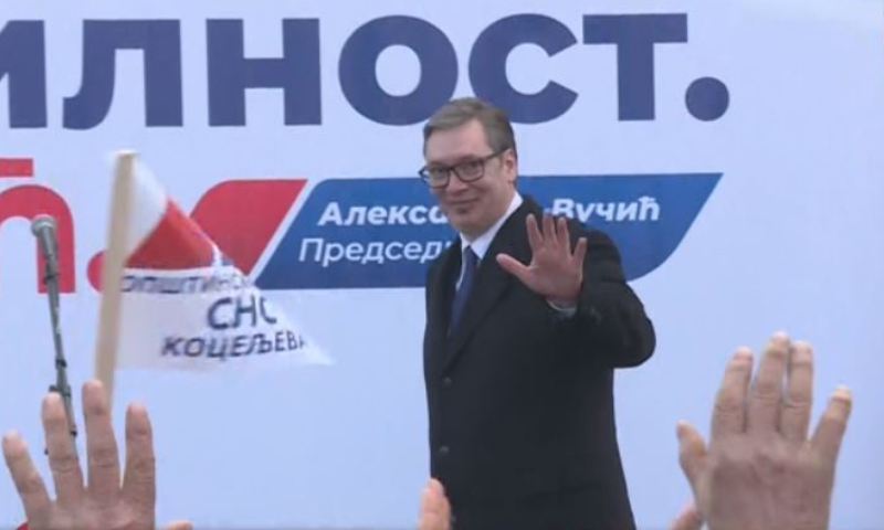 sns_srbija's tweet photo. Председник Српске напредне странке Александар #Vucic @avucic најавио је нова улагања у инфраструктуру у Коцељеви и позвао грађане да 3. априла покажемо шта значи пристојна Србија. #ZajednoMozemoSve #DelaGovore #SNS #Beograd #Srbija https://t.co/mEPfp0d0v3 https://t.co/7kFjgyhzrQ