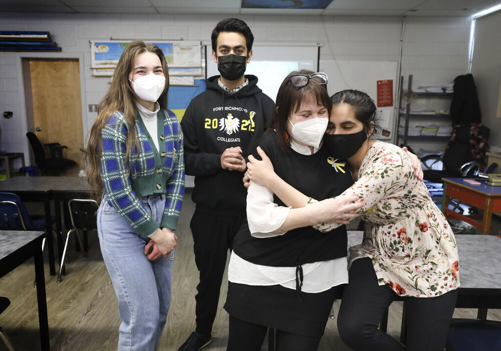 PembinaTrails's tweet photo. .@PembinaTrails congratulates the geography class @FRCCenturions who helped an EA's father find safe passage out of Ukraine.

Hear their remarkable story of ingenuity and compassion @CBCInfoRad:
https://t.co/NW9ExlxmIE

Read about it in the Free Press: 
https://t.co/7xcTz9JokT https://t.co/SGYyc4pmd4