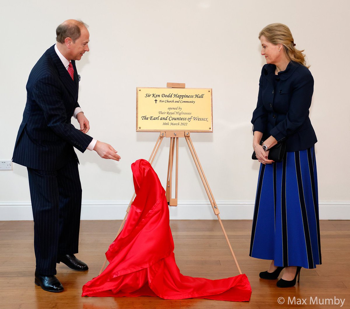 RoyalFamily's tweet photo. Thank you for the wonderful welcome Liverpool!

The Earl and Countess of Wessex today officially opened the Sir Ken Dodd Happiness Hall which, in memory of the late comedian, has been transformed into a new space for the community. https://t.co/rK4MkBLGgi
