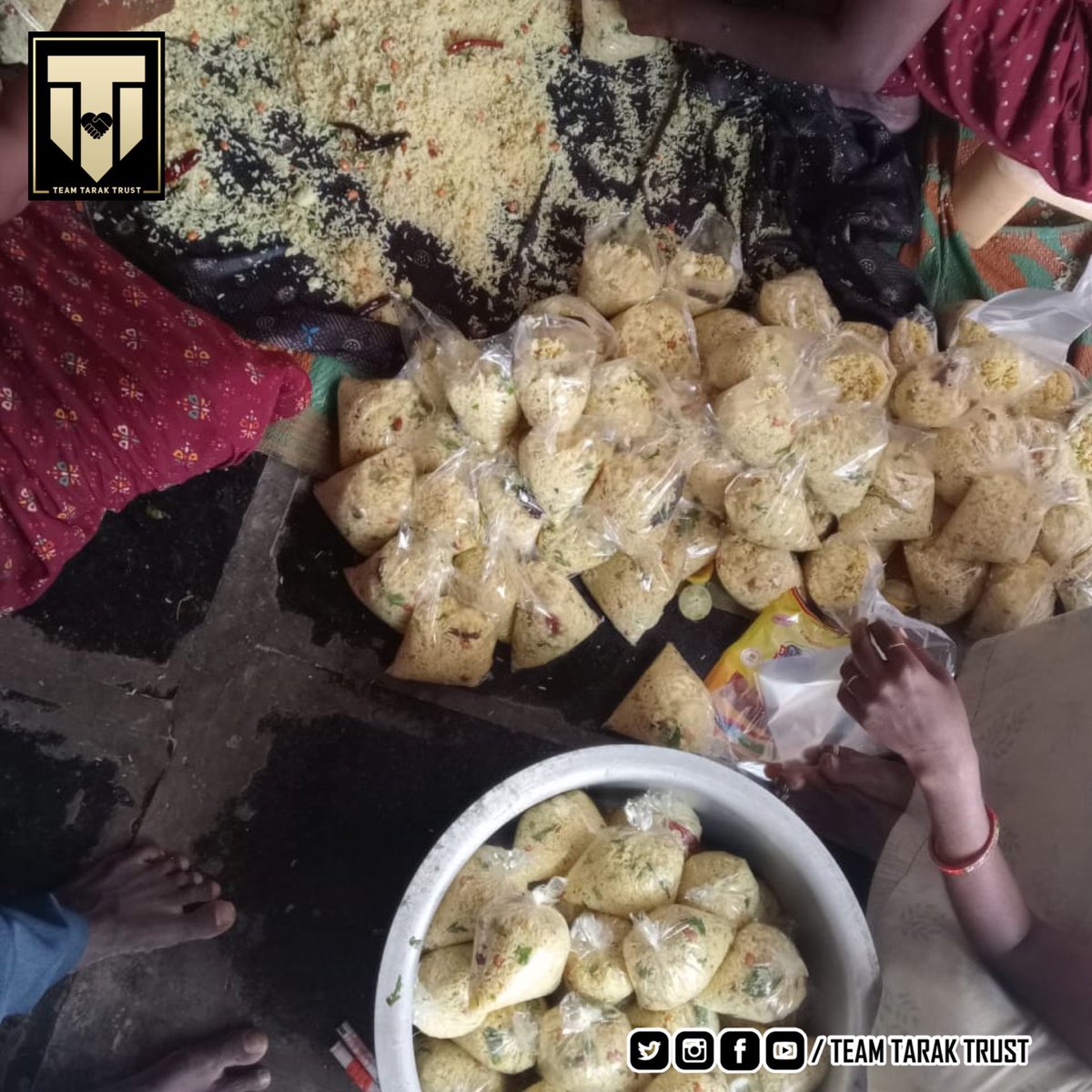 TeamTarakTrust's tweet photo. Day 577 Of Donate A Meal Campaign @TeamTarakTrust Members Donated Meals To 300 Needy People Around Guntur &amp; Vinukonda .

@tarak9999 ❤️
#TeamTarakTrust
#DonateAMealWithTeamTarakTrust https://t.co/w4PiQwHIZr