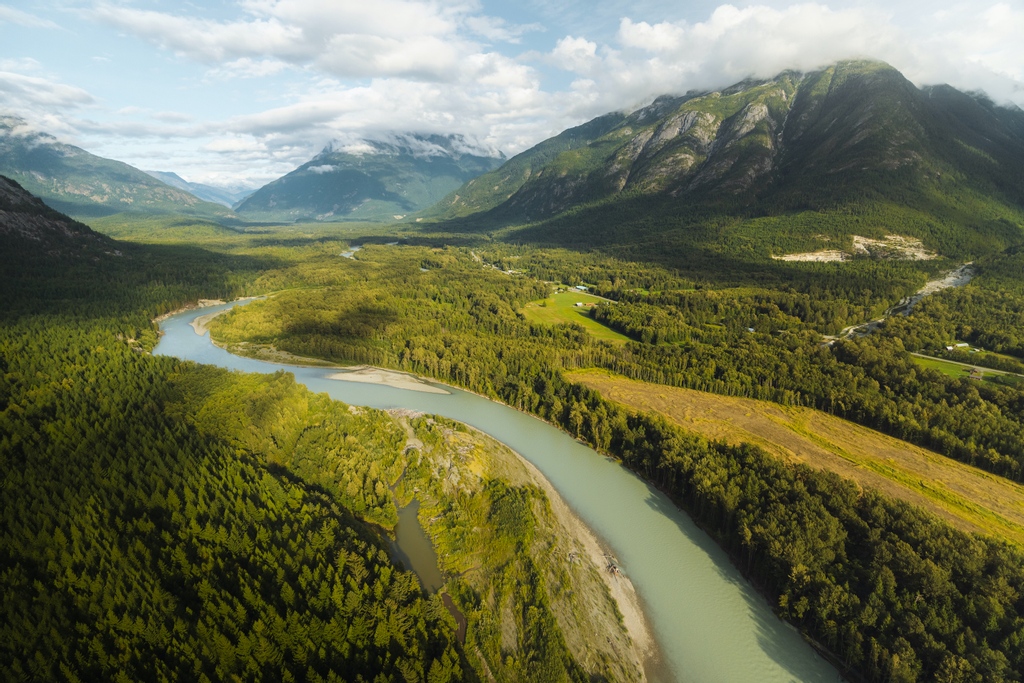 Areas to explore on our Interpretive Nature Walks include the Bella Coola &amp; Atnarko Rivers, the Giant Cedar Trail, the Estuary &amp; Clayton Falls. If you're not sure where you'd like to go, we'll design a tour for you!

📸 <a href="/jesajaclass/">Jesaja Class</a>

#greattheoutdoors #GreatBearRainforest #hikebc