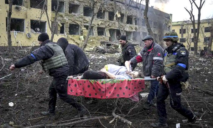 tomiahonen's tweet photo. #TrumpWasRightAboutEverything calling Putin invasion of Ukraine "Genius, wonderful, smart, savvy"
Tucker #Fuckered Carlson of Fox Noise Channel #FixFox asked "Why should I hate Putin?"
This is why. Putin bombs MATERNITY HOSPITAL in Mariupol
#IStandWithUkraine #StandWithUkraine https://t.co/yC5r9KObAo