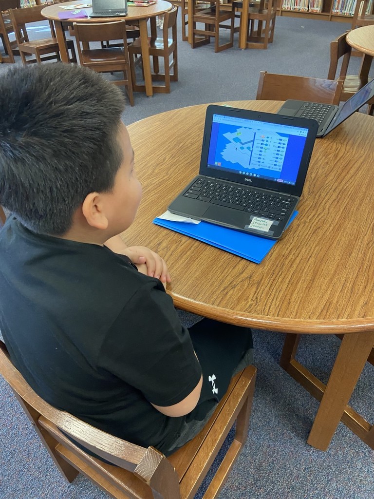 BonnerTylerISD's tweet photo. One of our 2nd grade bees was learning about building digital board games during library specials! #BonnerBees #TylerISDlibraries 🐝📚🧠🎲 https://t.co/fTmxKO7DOS