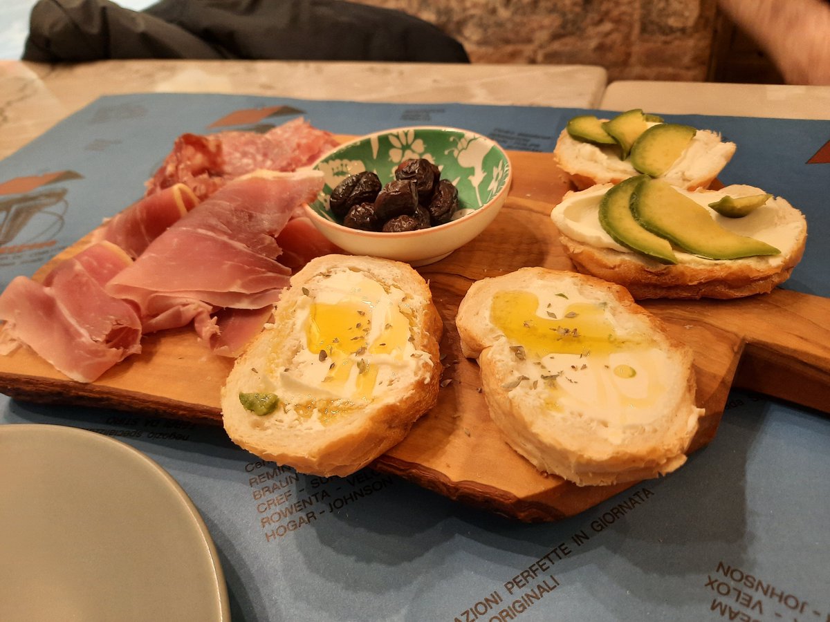 JayIreland1981's tweet photo. A food tour is the best way in the planet to see a city, meet the people, and get beyond the museums. 

Shocking. A tanker recommends food tours. Yeah yeah. https://t.co/eh8fTuRJ7k
