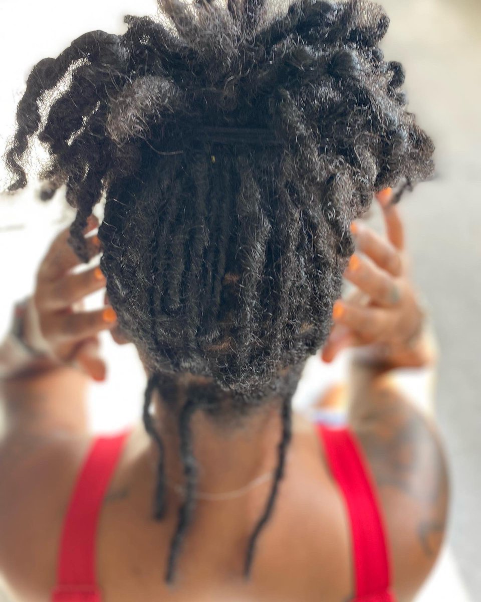 afrocentriccc's tweet photo. The locs are flourishing &amp; so am I 🤎 https://t.co/TAohh60oiS