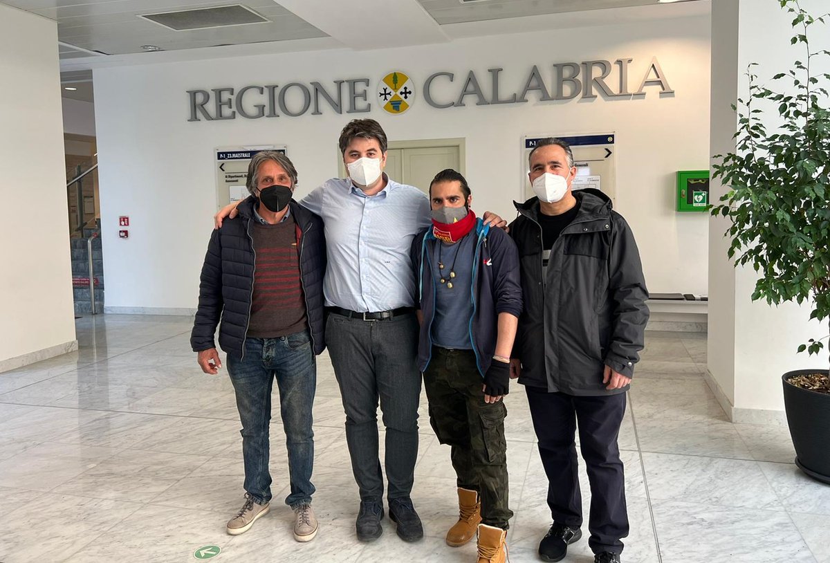 antoniolosc's tweet photo. 📌 Altra giornata d'incontri con parti sociali, lavoratori e realtà politiche. Alla Cittadella regionale con l'Usb Vigili del fuoco e gli operai della discarica di Alli, impegnati in delicate vertenze. Infine a Botricello per sostenere i candidati Simone Puccio e Franco Falbo https://t.co/Is97vhtzqj