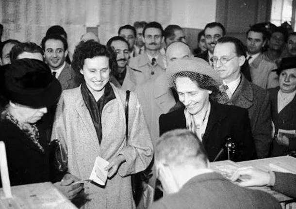 adbonaccorso's tweet photo. ACCADDE OGGI. 10 marzo 1946, primo appuntamento elettorale per le donne italiane dopo la fine della guerra. Si vota per le amministrative e trova attuazione il decreto luogotenenziale sul suffragio femminile, entrato in vigore un anno prima e varato dal secondo governo Bonomi. https://t.co/PfnnTEPKIM