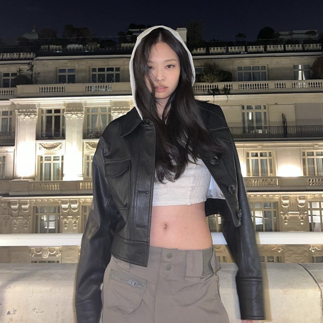Azhae's tweet photo. A little bit of Paris 🌙 https://t.co/61xfgVRvGC