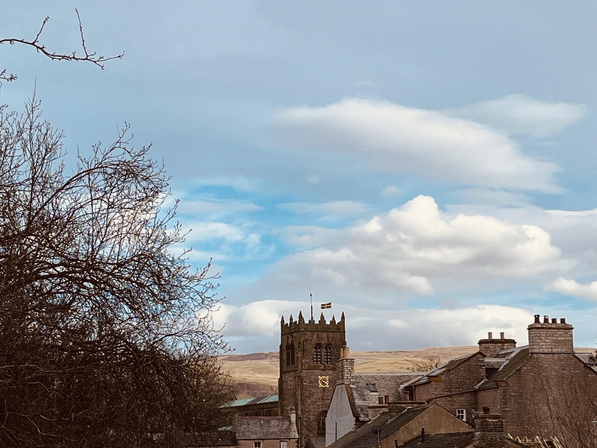 katalind80's tweet photo. Lambing season in the #EdenValley. How lucky we are. #cumbria #lambing #springtime2022 #LakeDistrict #YorkshireDales #nationalparks https://t.co/tKrBvOtaUK