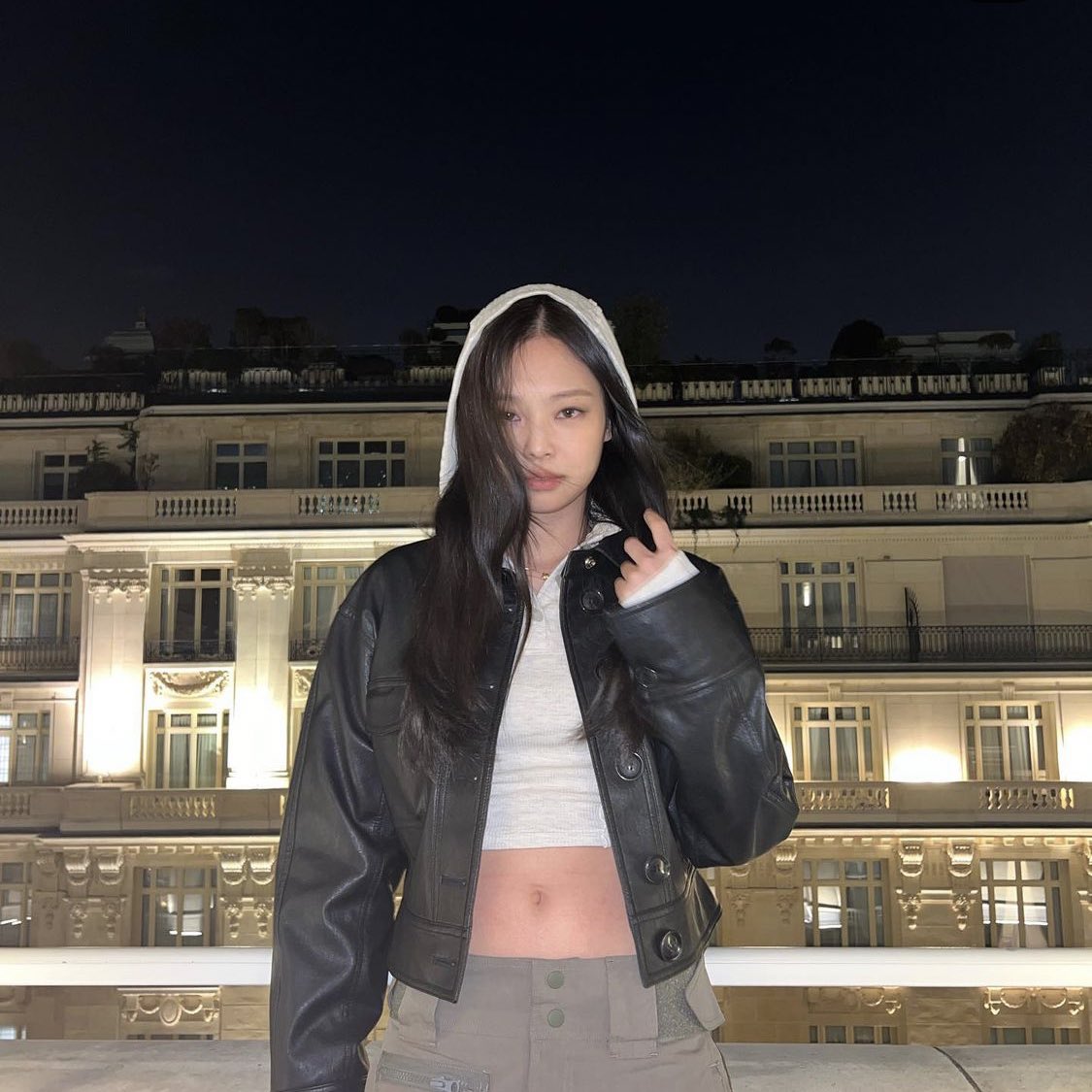 Azhae's tweet photo. A little bit of Paris 🌙 https://t.co/61xfgVRvGC