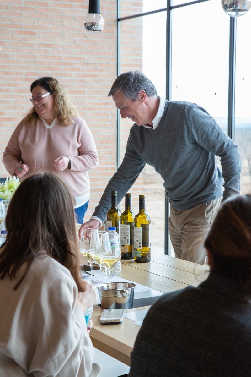 El #díadelpadre es una excelente ocasión para
visitar Finca Montepedroso para aprender todo sobre el auténtico verdejo en un entorno espectacular, en pleno Rueda con cata final de nuestros vinos.
¿No te parece un excelente regalo🎁?
Toda la información en fincamontepedroso.com
