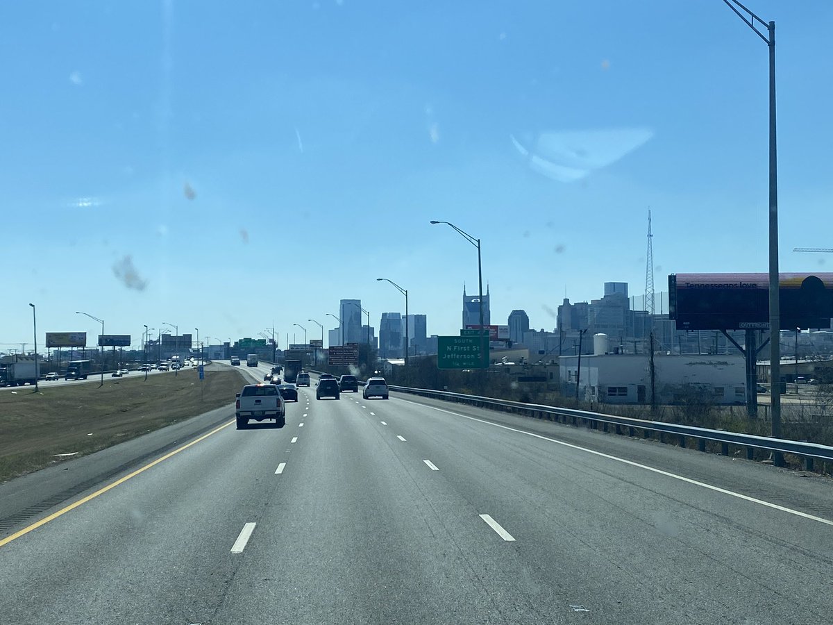 david_proux's tweet image. Bonjour les amis. Je viens de passer à Nashville @GeorgesLangRTL