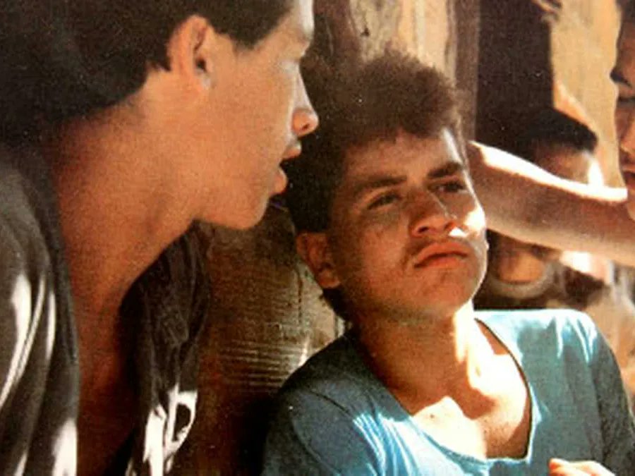 ccultural_artes's tweet photo. 📽️ CINE SIN BOLETA: Rodrigo D. No Futuro (1990) de Víctor Gaviria

Este fin de semana veremos esta icónica película rodada en #Medellín.  Rodrigo no tiene todavía 20 años, está en una ventana del último piso de un edificio y va a saltar sobre la ciudad que lo oprime y margina. https://t.co/MWTiZtK6yN