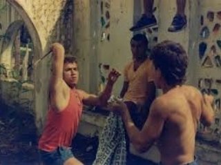 ccultural_artes's tweet photo. 📽️ CINE SIN BOLETA: Rodrigo D. No Futuro (1990) de Víctor Gaviria

Este fin de semana veremos esta icónica película rodada en #Medellín.  Rodrigo no tiene todavía 20 años, está en una ventana del último piso de un edificio y va a saltar sobre la ciudad que lo oprime y margina. https://t.co/MWTiZtK6yN